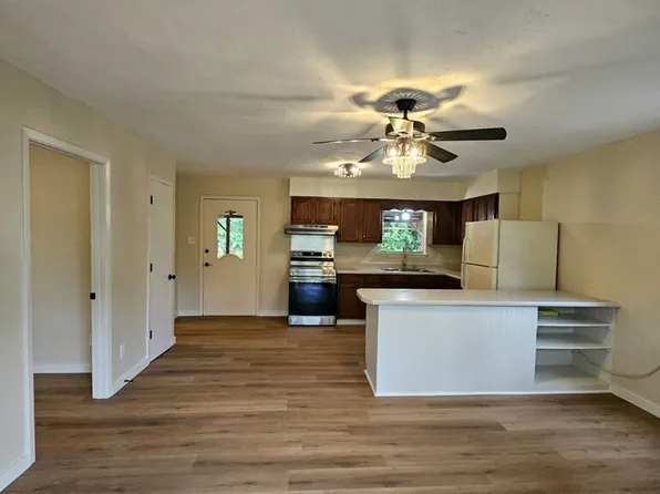 5863 Fm 895, Lake Creek, TX 75450