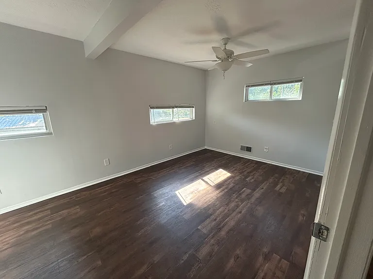 304 S Bayly Ave — Photo 8
