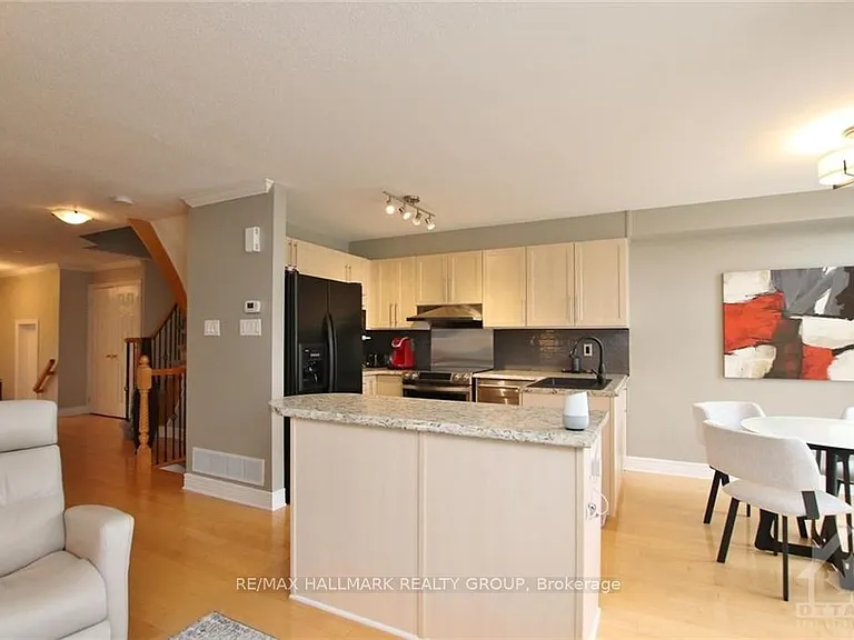 61 Scampton Dr — Photo 8