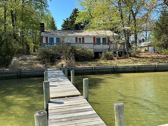 2nd image of 153 Circle Dr