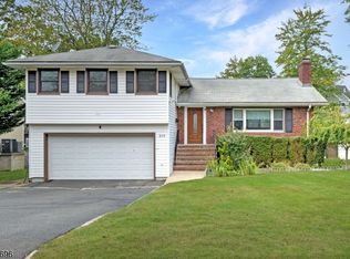 819 Ridgewood Rd, Millburn, NJ 07041