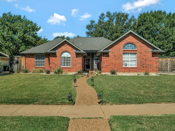 613 Dove Creek Cir, Grapevine, TX 76051