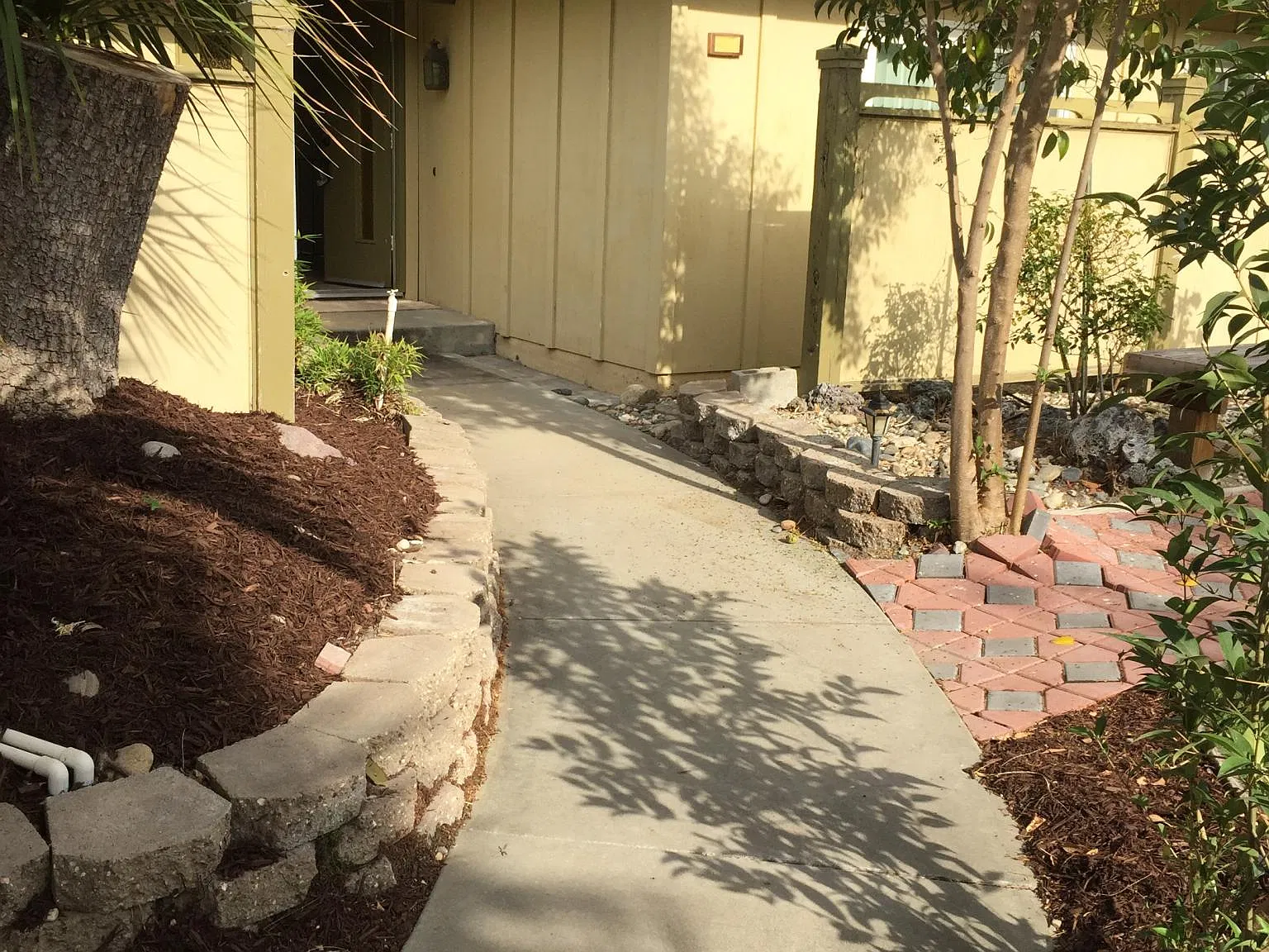 3 bed, $4,650 — Photo 1
