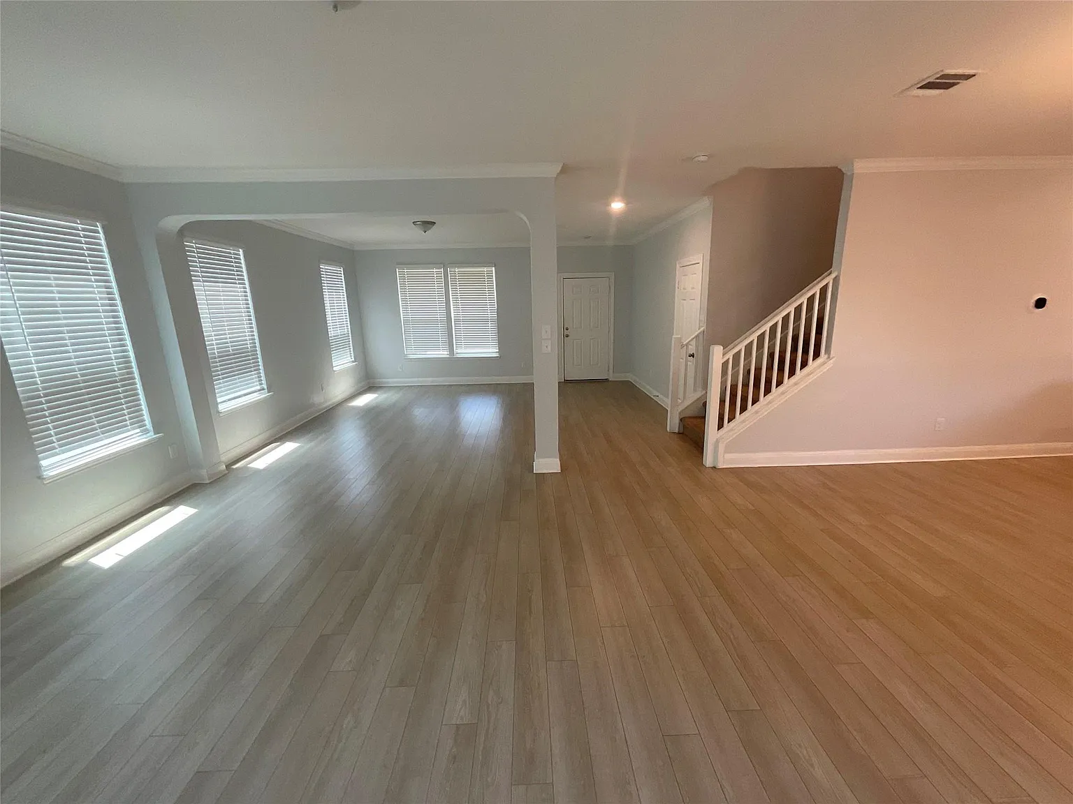 3 bed, 2.5 bath, 2262 sqft, $2,000 — Photo 3