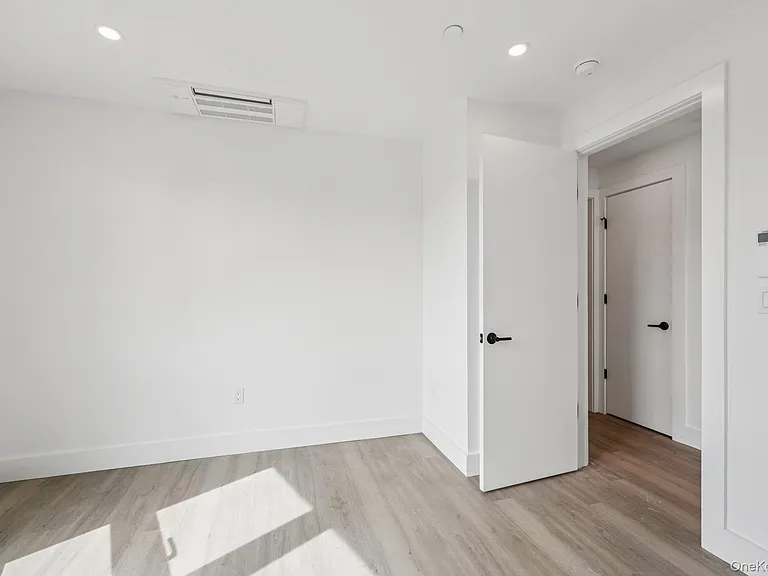 325 Manville #201 — Photo 24