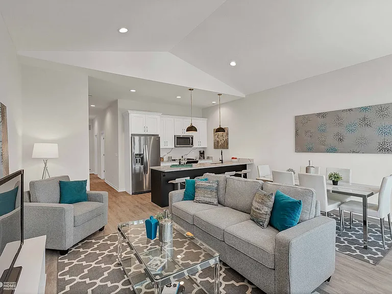 5201 S Wabash Ave #2 — Photo 3