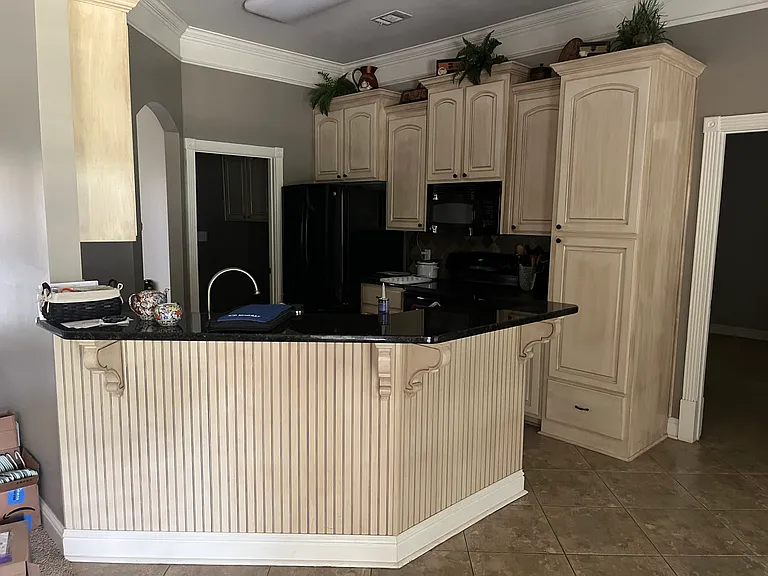 189 Maplewood Dr — Photo 2