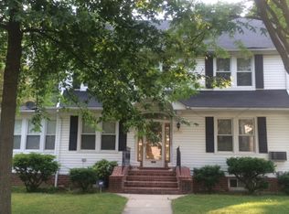 8868 195th St, Hollis, NY 11423