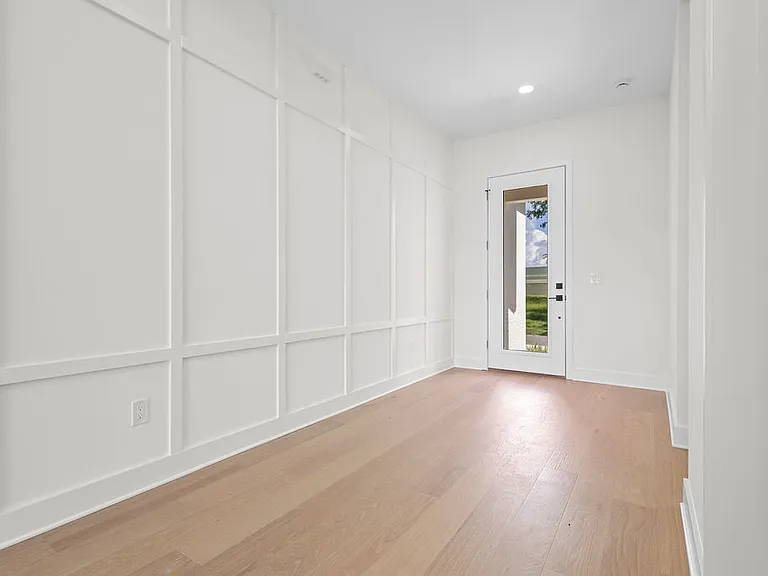 3202 W La Salle St — Photo 14