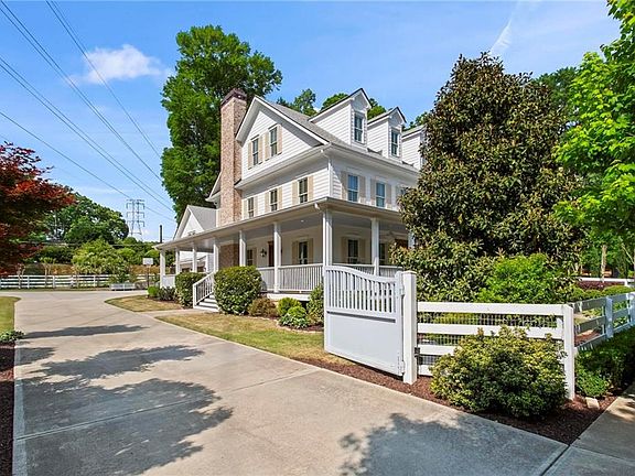 2nd image of 752 Cumberland Rd NE