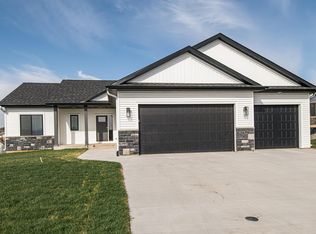 1590 River Bluff Rd SE, Mazeppa, MN 55956