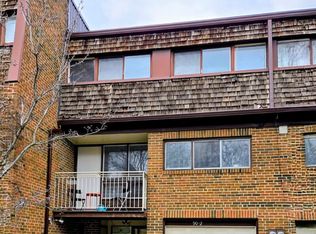 90 Castlebury Cres #2, Toronto, ON M2H 1W8
