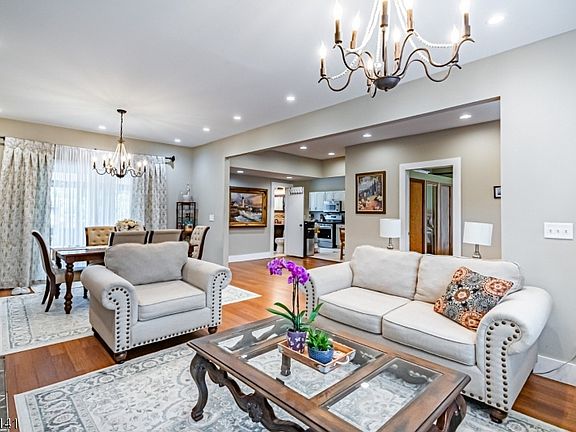 3rd image of 8 Kirkwood Pl Floor 1