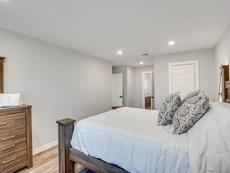 5248 Sam Houston Dr — Photo 11