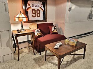 10404 Holbrook Dr, Potomac, MD 20854