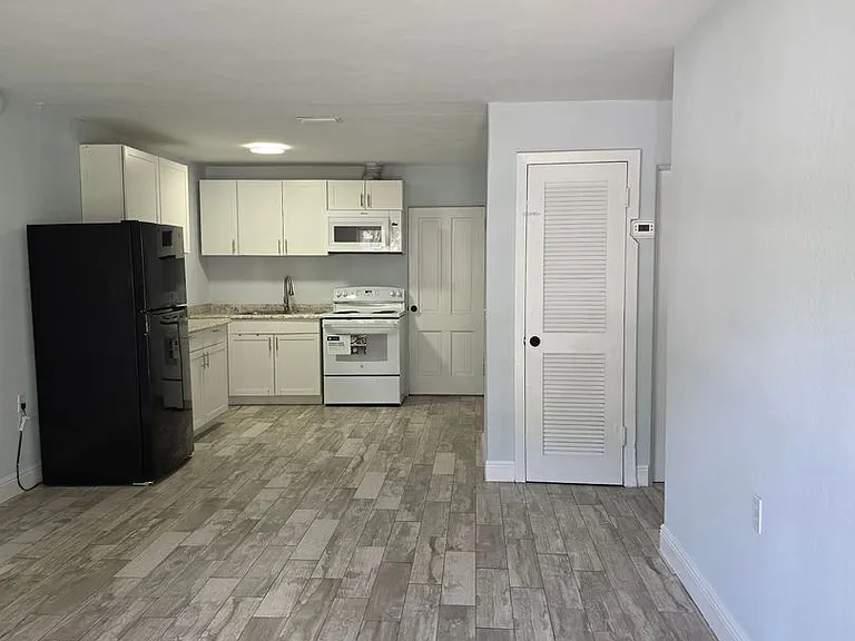 2205 S Park Ave — Photo 5