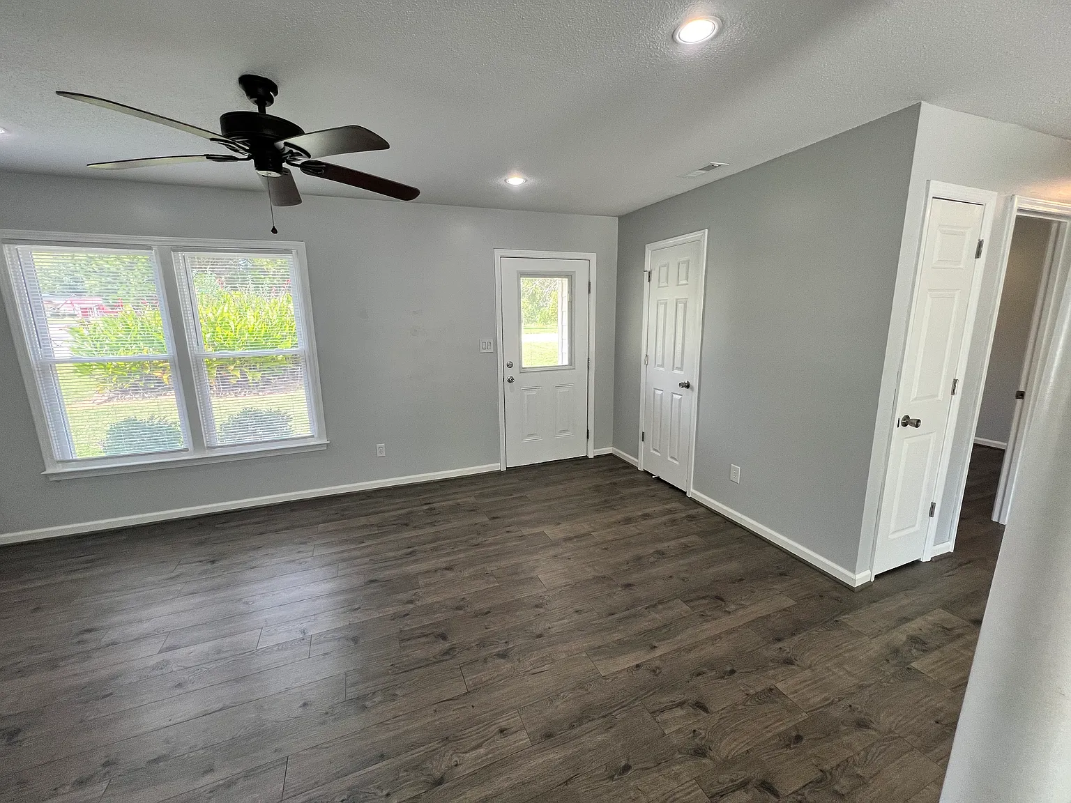 3 bed, 1.5 bath, 1248 sqft, $1,850 — Photo 3