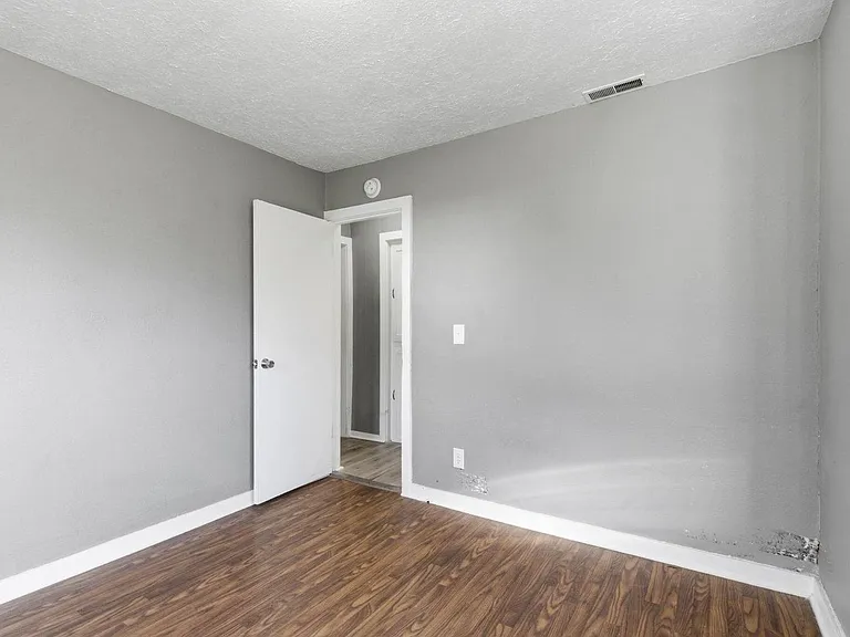 1508 E Livingston St — Photo 13