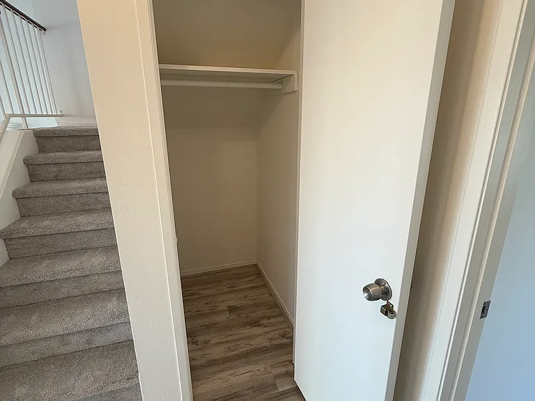 832 Lochwood Pl — Photo 8