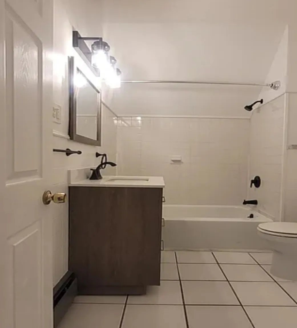 3 bed, 1200 sqft, $3,200 — Photo 4