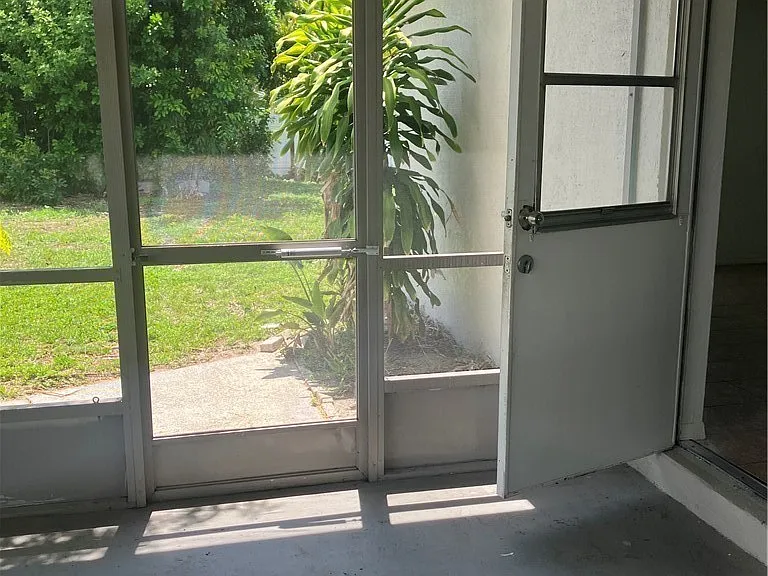 3923 SE 12th Ave — Photo 10
