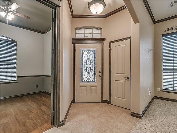 5th image of 10829 NW 35th St