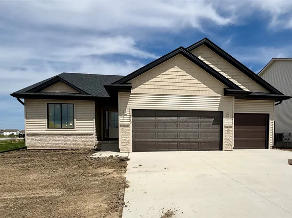 2910 NW Reinhart Dr, Ankeny, IA 50023