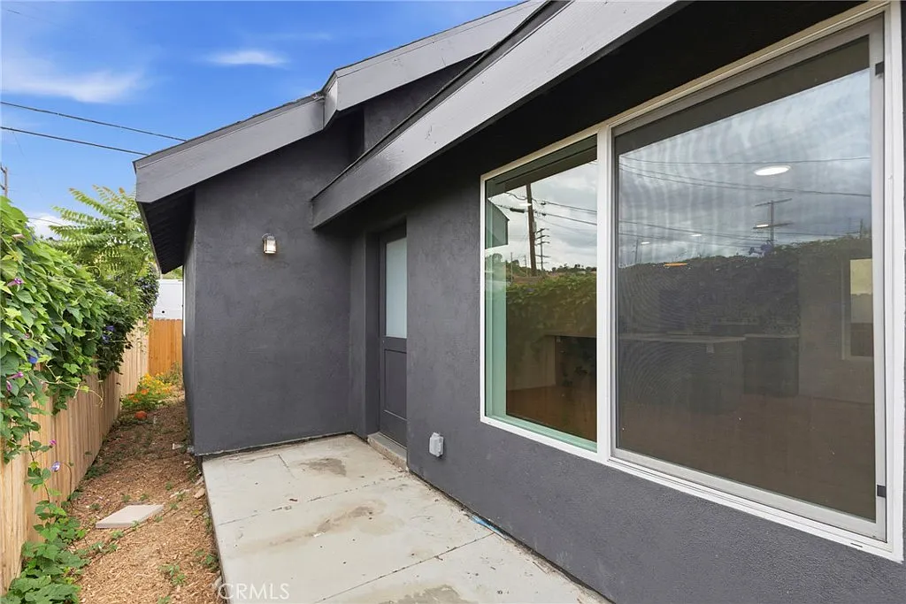 2 bed, 840 sqft, $3,250 — Photo 2