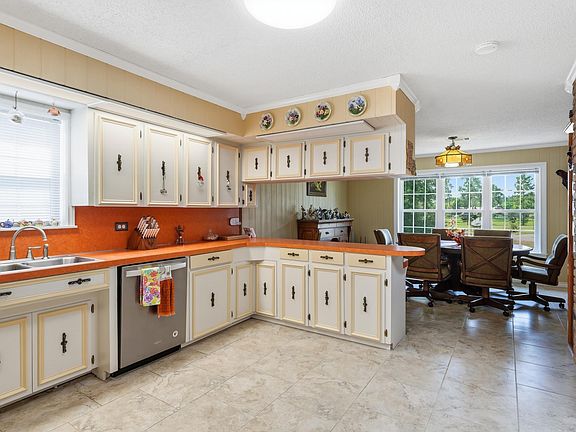 4th image of 639 Patterson Rd