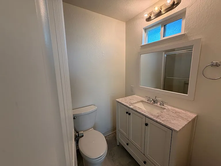 319 Thoma St #B — Photo 17