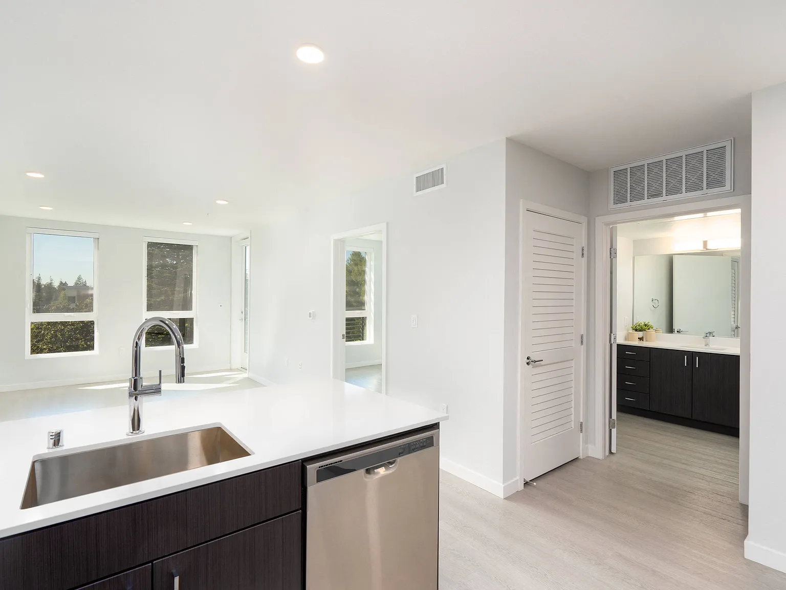 MV Apartments — Photo 4