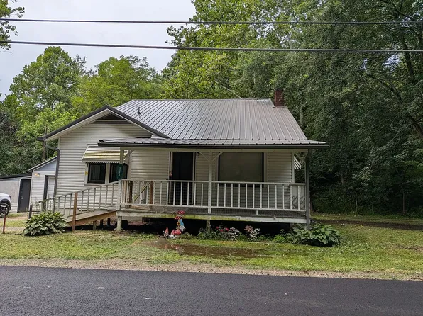 378 Union Campground Rd, Letart, WV 25253