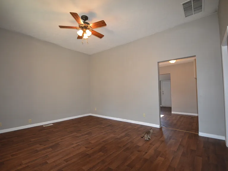1211 N Rogers Ave — Photo 4