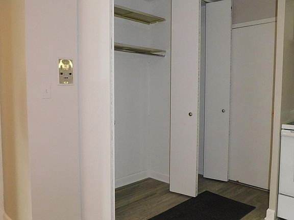5th image of 1516 Hinman Ave APT 605