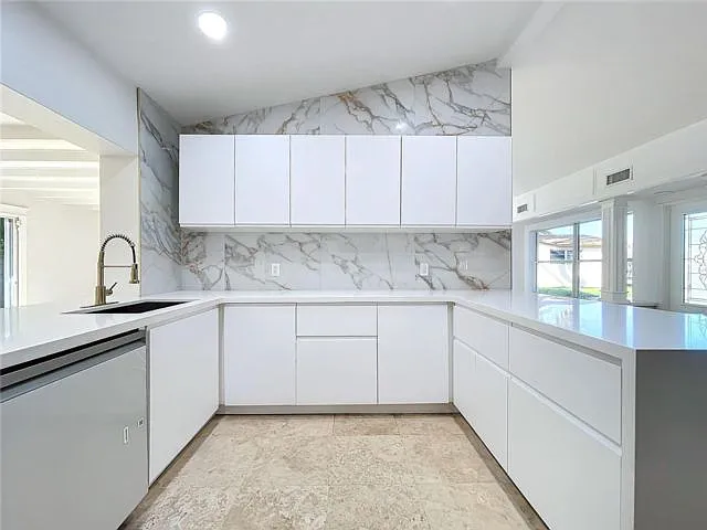 2836 NW 11th Ave — Photo 10