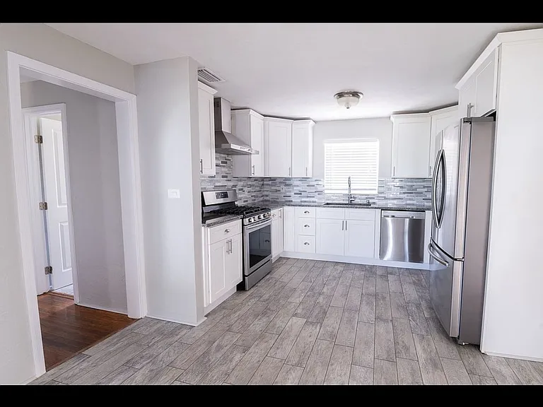 204 S Peninsula Ave — Photo 8