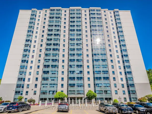 55 Green Valley Dr #815, Kitchener, ON N2P 1Z6