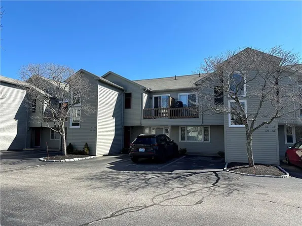 10 East St APT 104, Cranston, RI 02920