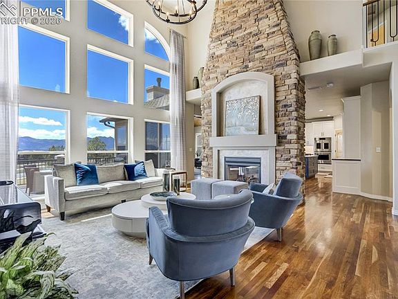 5th image of 2367 Diamond Creek Dr