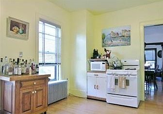 2nd image of 652 Van Buren St NE #656