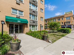 209 S. Oak Park Avenue, Oak Park, IL 60302