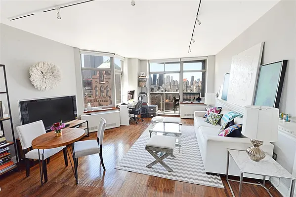 Rented by Peter Ashe | media 7