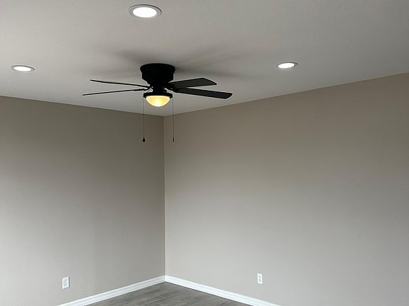 4th image of 3521 Sheppard Ave
