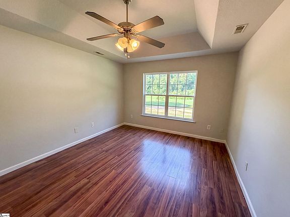 4th image of 102 Hayworth Ave