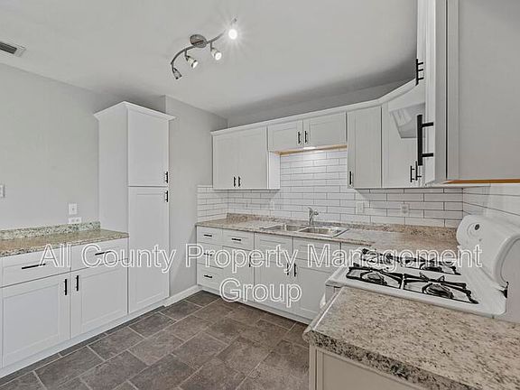 5th image of 6209 Shadydell Dr