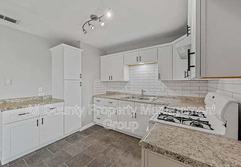 6209 Shadydell Dr — Photo 5