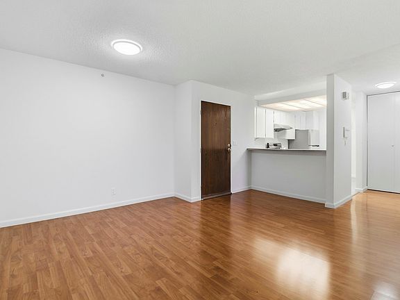 4th image of 303 Philip Dr