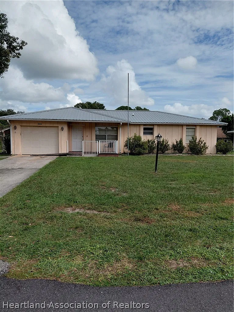 3 bed, 2.0 bath, 1808 sqft, $1,500 — Photo 1