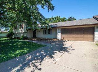 1865 Highland Rd, Ely, IA 52227