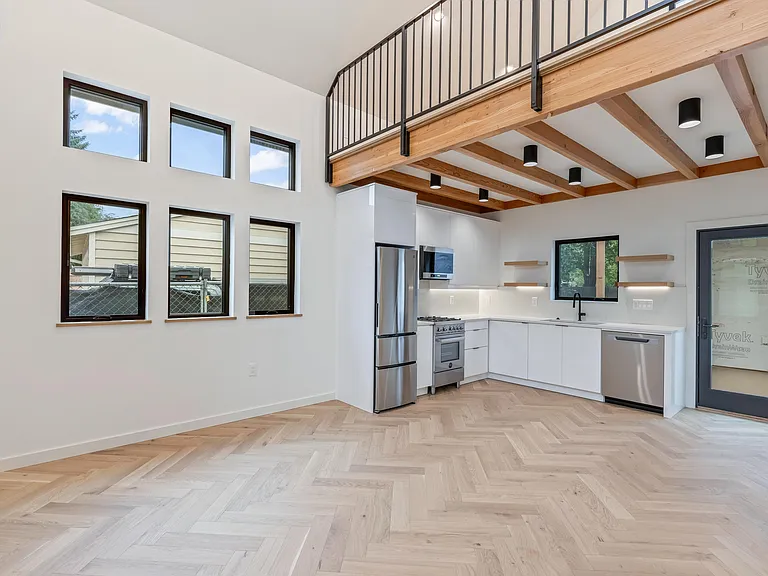 614 NW Federal St — Photo 5